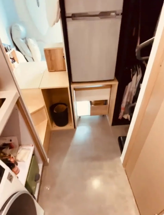 Độc lạ nhà ở Hong Kong: Vỏn vẹn 5m2, phòng ngủ nằm gọn trong tủ quần áo- Ảnh 3. Độc lạ nhà ở Hong Kong: Vỏn vẹn 5m2, phòng ngủ nằm gọn trong tủ quần áo- Ảnh 3.