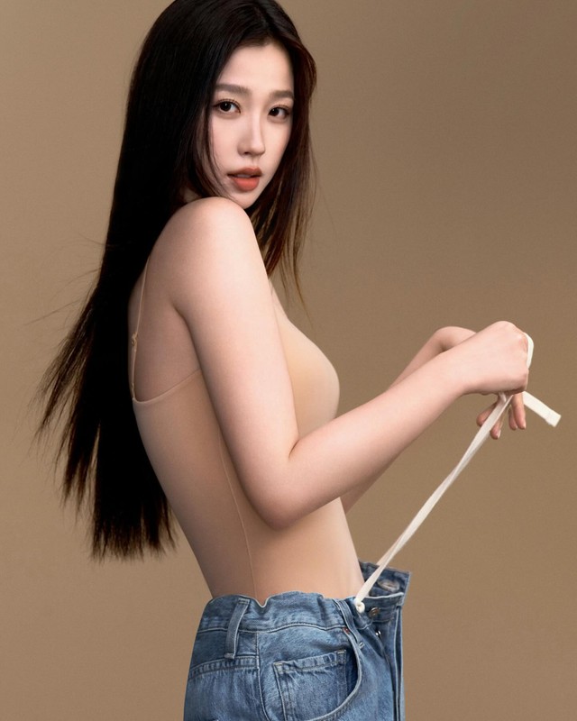 Mỹ nhân bị ghét nhất 2025 từng đá bay 8kg, lột xác ngoạn mục từ mũm mĩm thành thon thả- Ảnh 1.