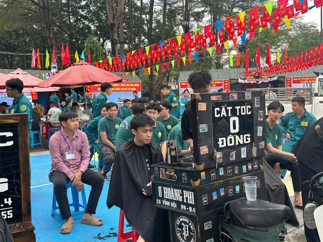 Tiktoker sở hữu 1,6 triệu follower chuyên cắt tóc cho sao Việt là ai?- Ảnh 6.