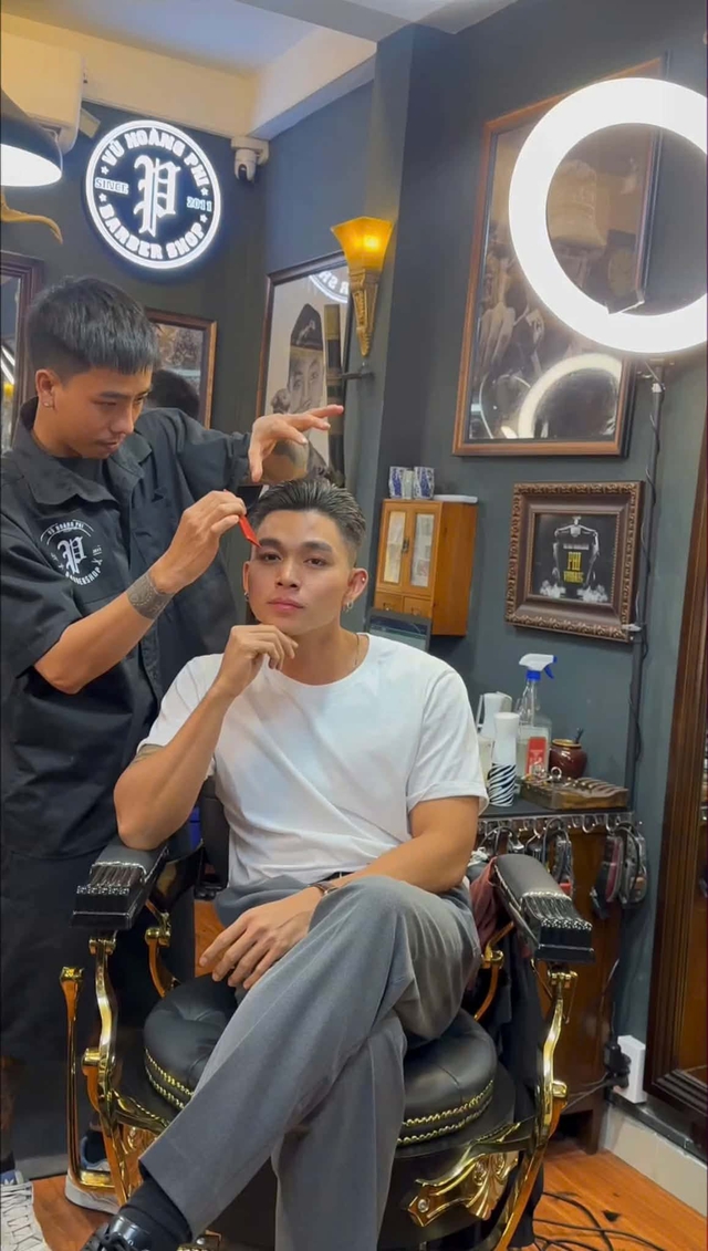 Tiktoker sở hữu 1,6 triệu follower chuyên cắt tóc cho sao Việt là ai?- Ảnh 4.