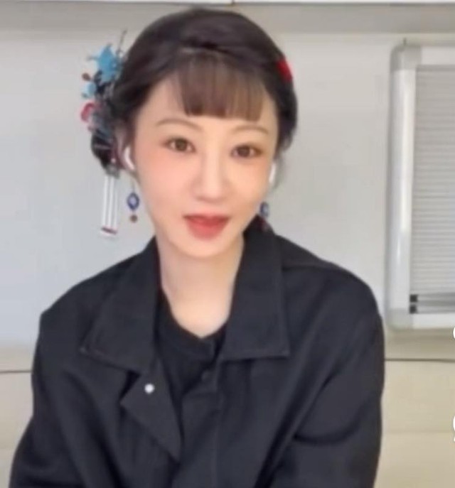 Dương Tử "thay đầu" đấy à? - Ảnh 1. Dương Tử "thay đầu" đấy à? - Ảnh 1.