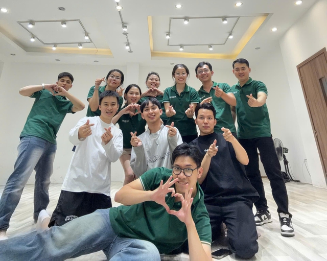 Hoá “Táo Quân”, trình diễn như sao hạng A trong tiệc tất niên công ty- Ảnh 15. Hoá “Táo Quân”, trình diễn như sao hạng A trong tiệc tất niên công ty- Ảnh 15.