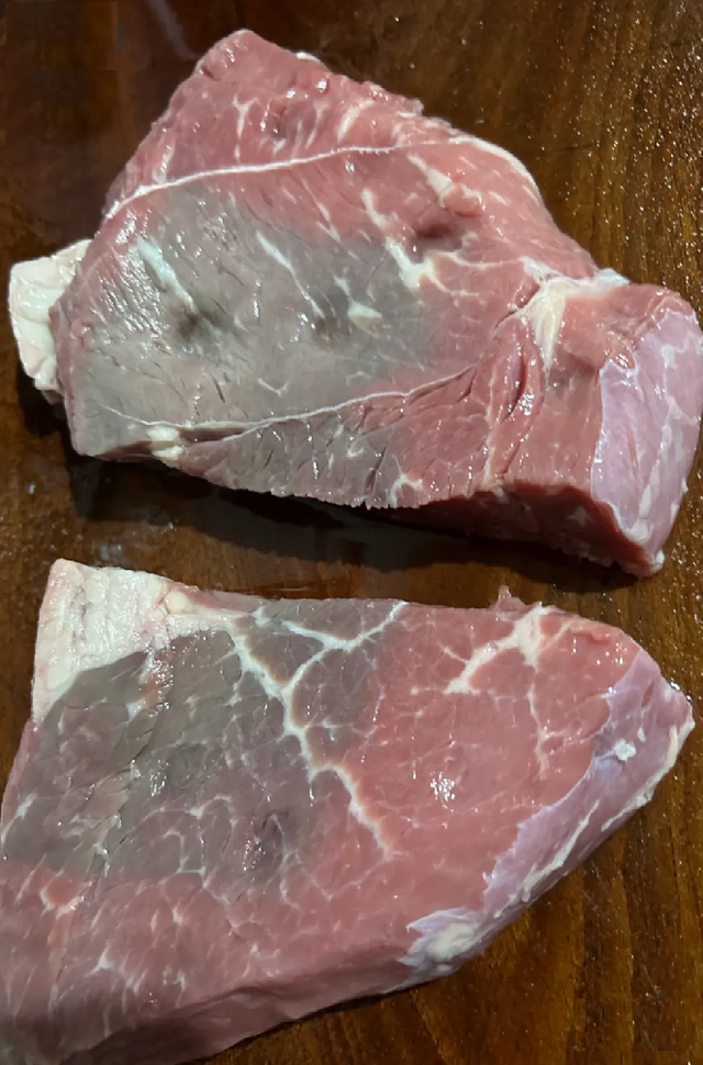 Thịt bò chuyển sang màu xám có phải bị hỏng? Chuyên gia chỉ mẹo xác định độ tươi của thịt bò- Ảnh 1.