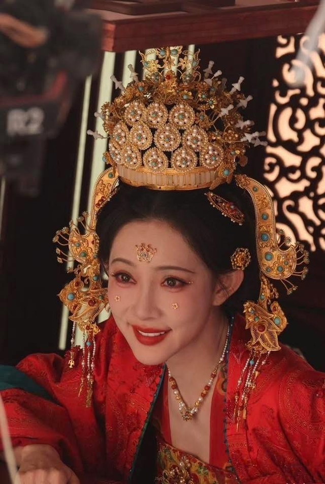 Trời ơi cặp đôi không ai ủng hộ đến bên nhau thật rồi: Nhà gái già chát, nhà trai đen đủi chạy cũng không được- Ảnh 2. Trời ơi cặp đôi không ai ủng hộ đến bên nhau thật rồi: Nhà gái già chát, nhà trai đen đủi chạy cũng không được- Ảnh 2.