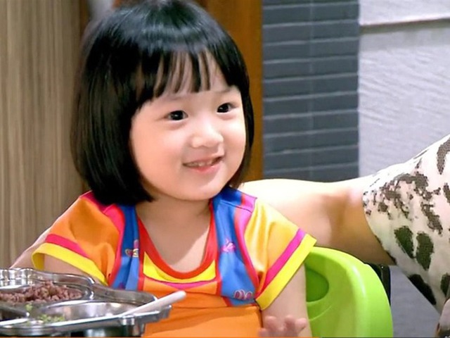 Sao nhí Bố Ơi! Mình Đi Đâu Thế? được Quốc vương Brunei khen ngợi: 15 tuổi cao 1m75, nhan sắc thắng đời tuyệt đối- Ảnh 1.