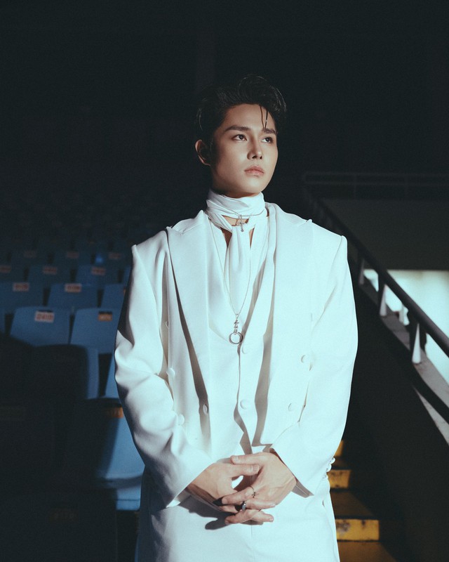 Nam ca sĩ Việt gây bão Trung Quốc: Cháu trai cựu Bộ trưởng Bộ Văn hoá, cả kho hit kiếm tiền "khủng"- Ảnh 1.