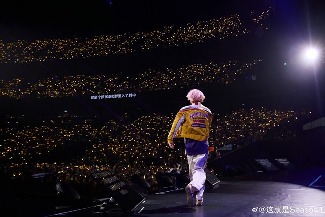 Showbiz có mỹ nam “hết thời” bán album 1 lần thu trăm tỷ đồng, cứ yêu đương là “nổ” thanh tìm kiếm- Ảnh 8. Showbiz có mỹ nam “hết thời” bán album 1 lần thu trăm tỷ đồng, cứ yêu đương là “nổ” thanh tìm kiếm- Ảnh 8.