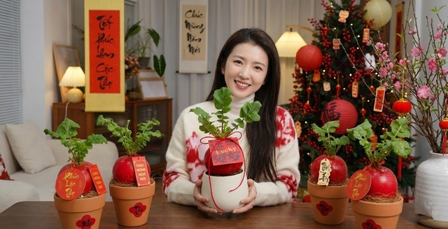 Trend lạ đón Tết: Ra chợ mua củ cải đỏ về cắm bình, ai ngờ thành chậu "Hồng Vận Đương Đầu" hút lộc cực xinh!- Ảnh 1. Trend lạ đón Tết: Ra chợ mua củ cải đỏ về cắm bình, ai ngờ thành chậu "Hồng Vận Đương Đầu" hút lộc cực xinh!- Ảnh 1.