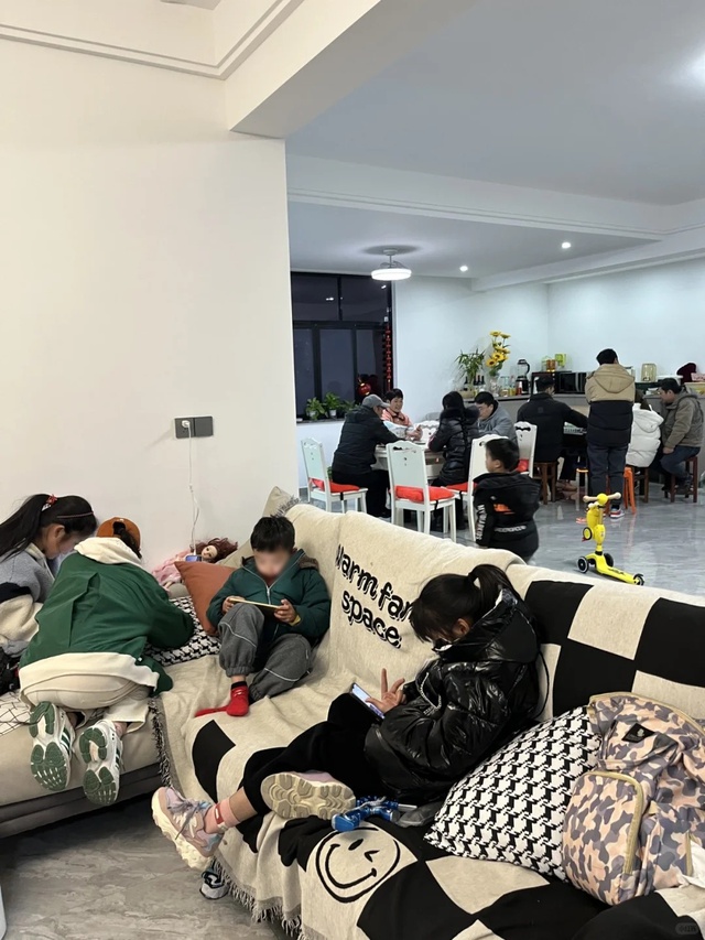 Cuộc chiến Tết nội - Tết ngoại: "Đàn ông giao thừa không có mặt ở bàn thờ tổ tiên, Tết chẳng còn ý nghĩa gì"- Ảnh 2.