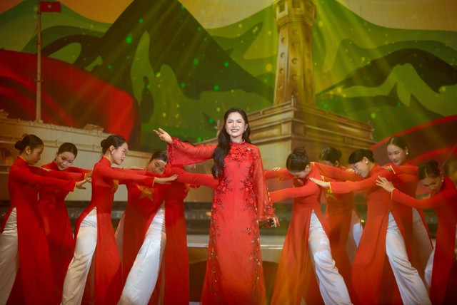 Hit 10 tỷ view đưa giáo viên thanh nhạc thành sao: Nhận bằng khen của Bộ Tư lệnh, là công dân tiêu biểu 2025- Ảnh 7. Hit 10 tỷ view đưa giáo viên thanh nhạc thành sao: Nhận bằng khen của Bộ Tư lệnh, là công dân tiêu biểu 2025- Ảnh 7.