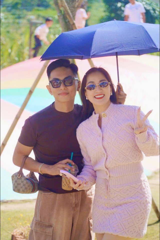 Thái độ của Phan Hiển trước lời đá xéo "như mẹ con" khi đứng cạnh Khánh Thi- Ảnh 1. Thái độ của Phan Hiển trước lời đá xéo "như mẹ con" khi đứng cạnh Khánh Thi- Ảnh 1.