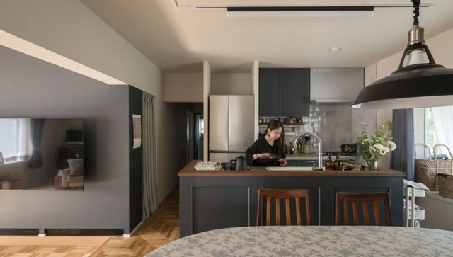 Nữ nghệ sĩ 48 tuổi không chồng con, một mình trong căn hộ 62m2: "Cuộc sống thế này thật tuyệt vời"- Ảnh 1.