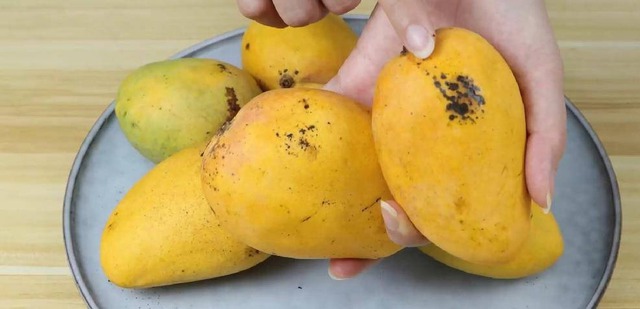 Khi mua xoài, nói đúng 1 câu này, người bán chột dạ và không dám qua mặt bạn- Ảnh 1. Khi mua xoài, nói đúng 1 câu này, người bán chột dạ và không dám qua mặt bạn- Ảnh 1.