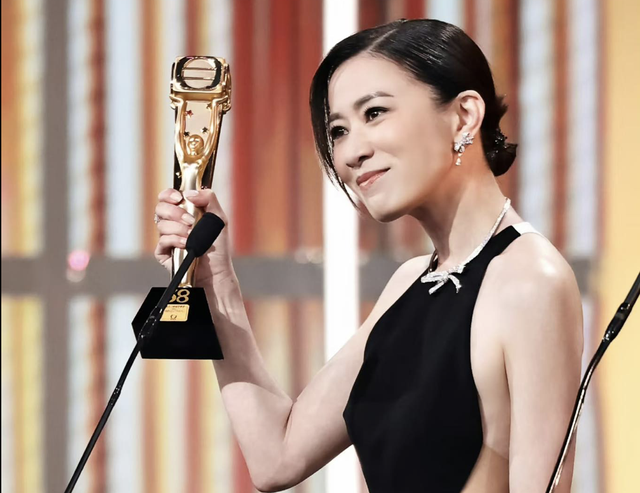 Cặp đôi hạnh phúc nhất đầu năm 2026: Ông hoàng bà chúa quyền lực, hoàn hảo tới độ ngôn tình cũng không dám viết- Ảnh 3. Cặp đôi hạnh phúc nhất đầu năm 2026: Ông hoàng bà chúa quyền lực, hoàn hảo tới độ ngôn tình cũng không dám viết- Ảnh 3.