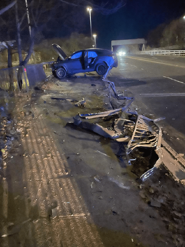 Hiện trường tan hoang khi ngôi sao bóng đá lái siêu xe gây tai nạn chỉ ít giờ sau chiến thắng tưng bừng sân cỏ- Ảnh 2.