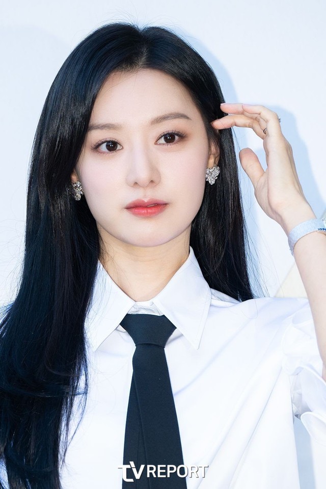 Uất ức thay cho Kim Ji Won: Bao nhiêu cố gắng thành công cốc, đọc tin mà tưởng trò đùa- Ảnh 3. Uất ức thay cho Kim Ji Won: Bao nhiêu cố gắng thành công cốc, đọc tin mà tưởng trò đùa- Ảnh 3.