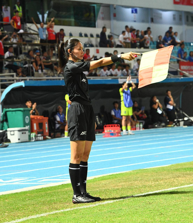 Quyết định của FIFA về nữ trọng tài làm tuyển nữ Việt Nam "mất oan" HCV SEA Games- Ảnh 1. Quyết định của FIFA về nữ trọng tài làm tuyển nữ Việt Nam "mất oan" HCV SEA Games- Ảnh 1.