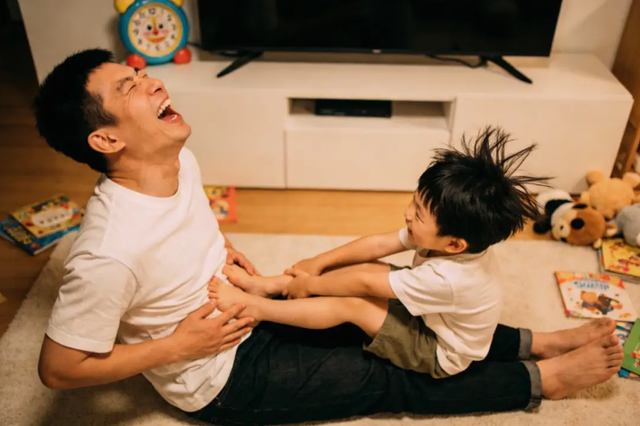 Nuôi dạy con trai: Có những việc mẹ nên lười, để đấy cho bố tụi nhỏ làm- Ảnh 3. Nuôi dạy con trai: Có những việc mẹ nên lười, để đấy cho bố tụi nhỏ làm- Ảnh 3.