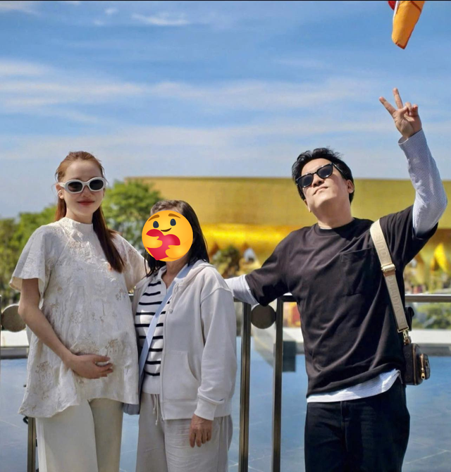 Bắt gặp Nhã Phương cận ngày lâm bồn, thái độ khi khán giả xin chụp ảnh như thế nào?- Ảnh 1. Bắt gặp Nhã Phương cận ngày lâm bồn, thái độ khi khán giả xin chụp ảnh như thế nào?- Ảnh 1.