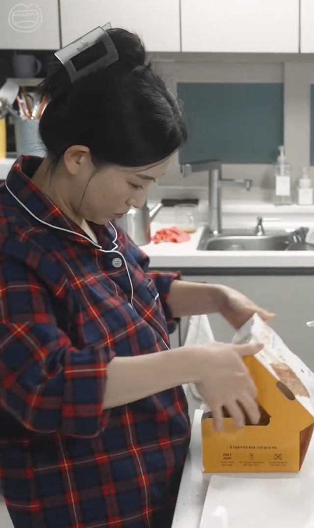 "Thánh mukbang" triệu view mới tuyên bố dừng hoạt động từng gây tranh cãi vì bầu vượt mặt vẫn ăn đồ cay nóng- Ảnh 1. "Thánh mukbang" triệu view mới tuyên bố dừng hoạt động từng gây tranh cãi vì bầu vượt mặt vẫn ăn đồ cay nóng- Ảnh 1.