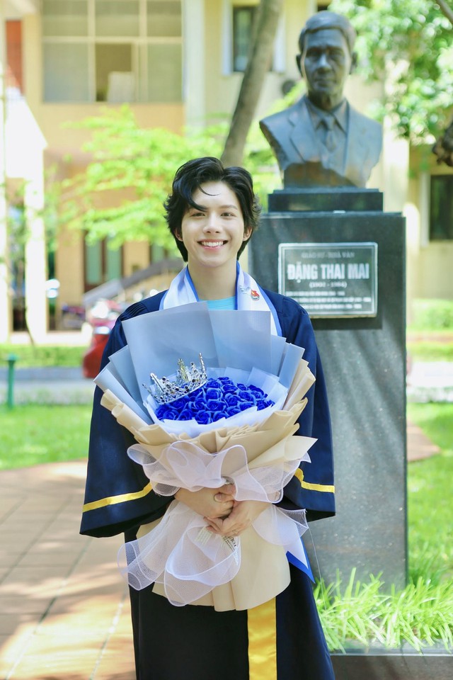 Choáng: 1 Á vương quê Nghệ An xác nhận chuyển giới, khóc khi nhìn vào gương sau 3 lần phẫu thuật- Ảnh 6. Choáng: 1 Á vương quê Nghệ An xác nhận chuyển giới, khóc khi nhìn vào gương sau 3 lần phẫu thuật- Ảnh 6.