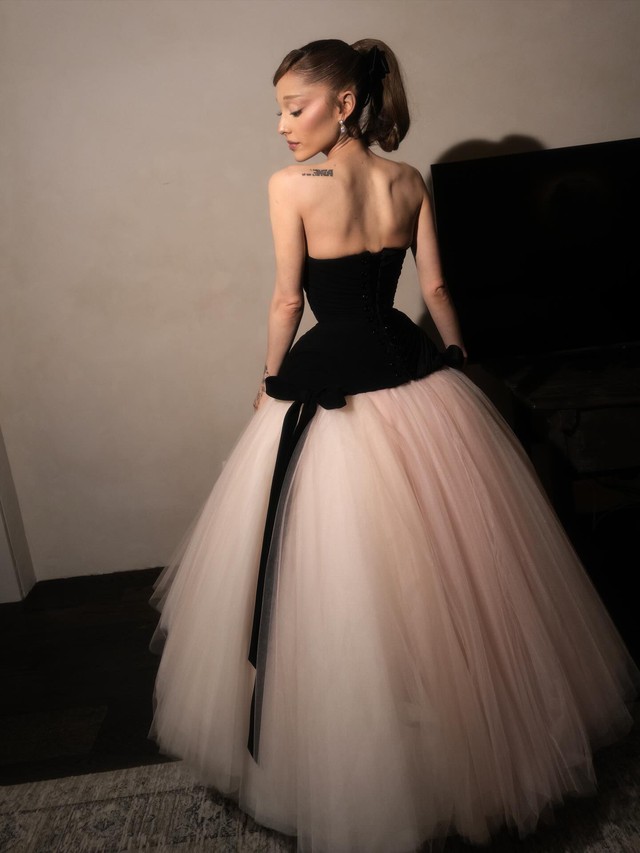 Từ "gái chiến" slay từng bừng, nữ ca sĩ từng bùng kèo fan Việt 8 năm trước nay hốc hác đến trơ xương- Ảnh 17.