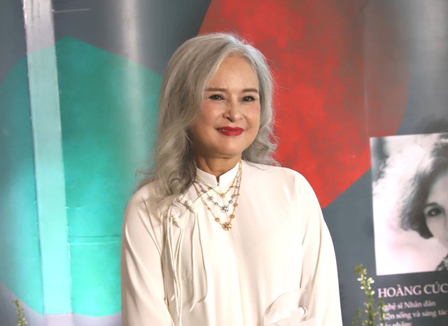 Nữ NSND từng là Phó giám đốc: U70 trải qua 2 lần mắc ung thư, có khán giả vừa gặp đã oà khóc bỏ chạy- Ảnh 8. Nữ NSND từng là Phó giám đốc: U70 trải qua 2 lần mắc ung thư, có khán giả vừa gặp đã oà khóc bỏ chạy- Ảnh 8.