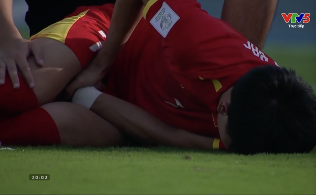 Viral khoảnh khắc hotboy Đình Bắc ăn táo cực thư giãn khi U23 Việt Nam thắng dễ U23 Jordan- Ảnh 5.