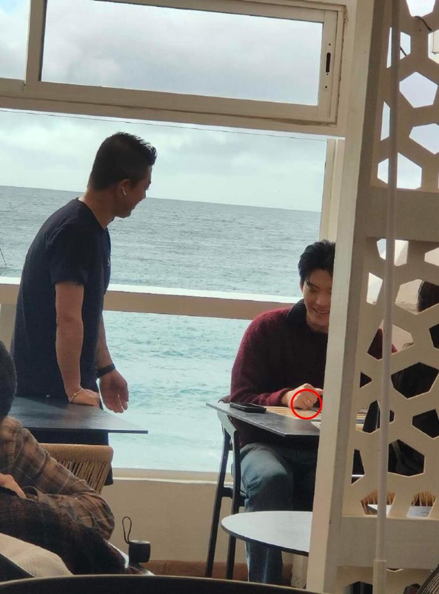 Hot rần rần ảnh Shin Min Ah - Kim Woo Bin đi hưởng tuần trăng mật, chi tiết đặc biệt khiến MXH nổ tung- Ảnh 1. Hot rần rần ảnh Shin Min Ah - Kim Woo Bin đi hưởng tuần trăng mật, chi tiết đặc biệt khiến MXH nổ tung- Ảnh 1.