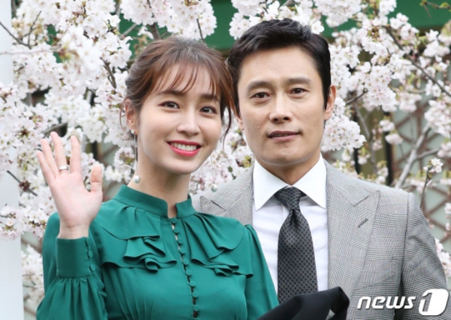 Nam thần showbiz thuê rạp chiếu phim cầu hôn nàng thơ gây bão toàn cõi mạng- Ảnh 4. Nam thần showbiz thuê rạp chiếu phim cầu hôn nàng thơ gây bão toàn cõi mạng- Ảnh 4.