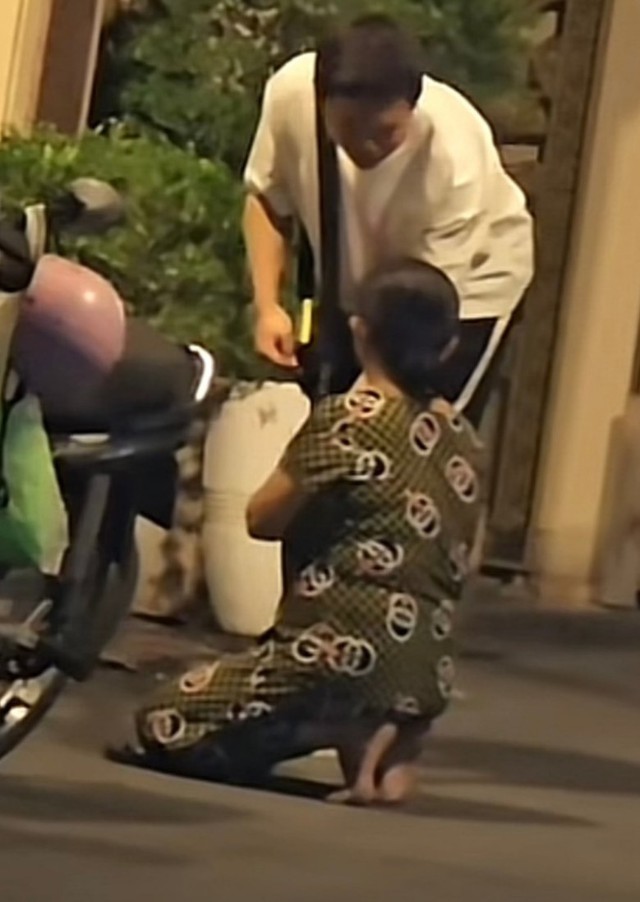 Team qua đường bắt gặp Trấn Thành giữa đêm, hành động đặc biệt gây bàn tán khắp cõi mạng- Ảnh 2.