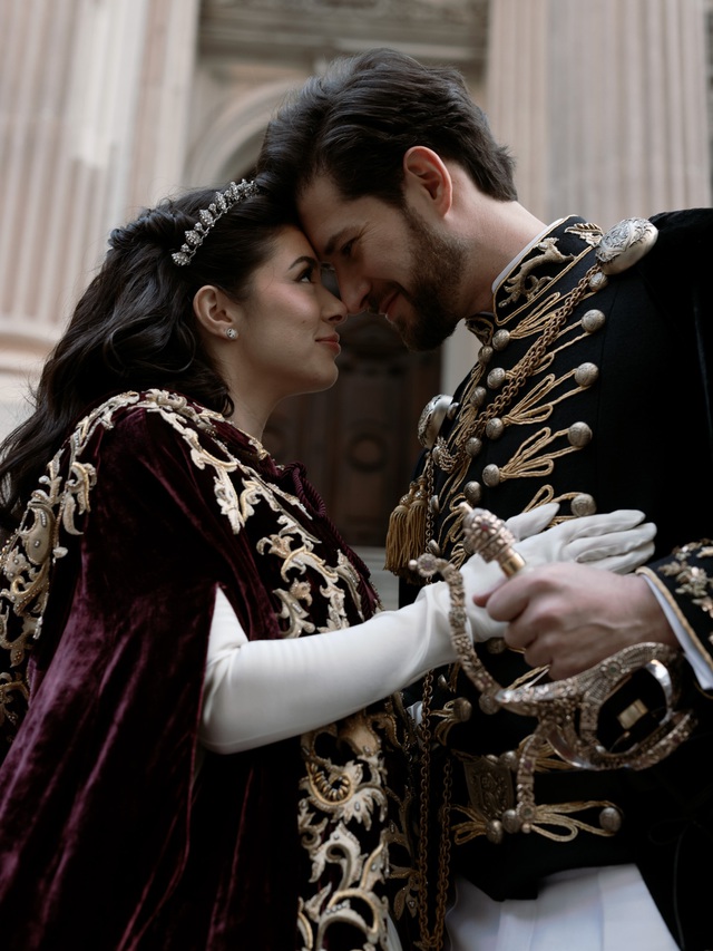 Nữ thần âm nhạc LMHT Worlds lên xe hoa cùng sếp lớn T1, ảnh cưới gây bão MXH vì visual đẹp xuất sắc!- Ảnh 1. Nữ thần âm nhạc LMHT Worlds lên xe hoa cùng sếp lớn T1, ảnh cưới gây bão MXH vì visual đẹp xuất sắc!- Ảnh 1.