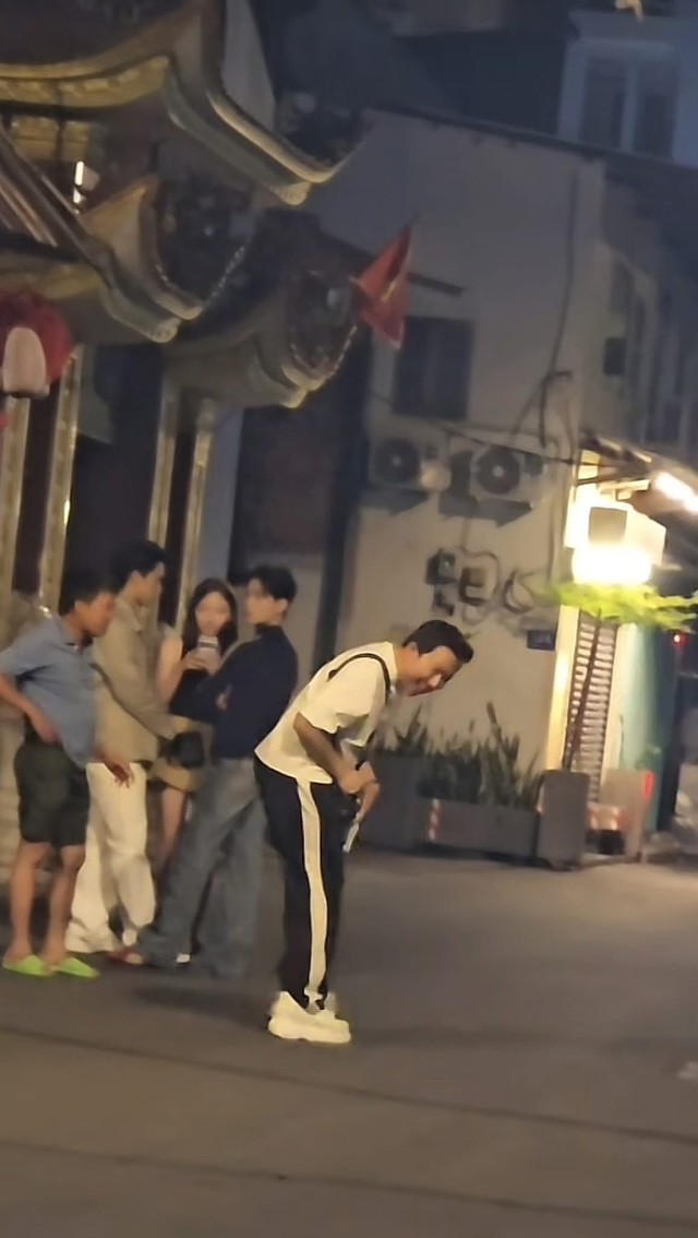 Team qua đường bắt gặp Trấn Thành giữa đêm, hành động đặc biệt gây bàn tán khắp cõi mạng- Ảnh 3.