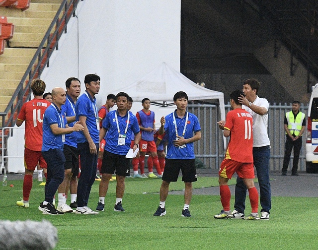 Chân dung "phù thuỷ" giúp U23 Việt Nam "đáng gờm" ở U23 châu Á: Profile xịn xò, từng là mỹ nam sân cỏ World Cup- Ảnh 2.