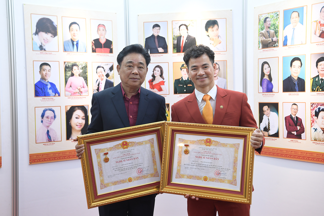 Việt Nam có một "Ngọc Hoàng" U65 sống rất lạ: Nhà 10m2 giường tủ làm mỏng dính, đặc biệt thích màu hồng- Ảnh 4.