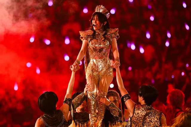 Ca sĩ giàu nhất châu Á: Tài sản chục nghìn tỷ, đi hát khắp nơi với đôi tai không nghe thấy gì- Ảnh 6.