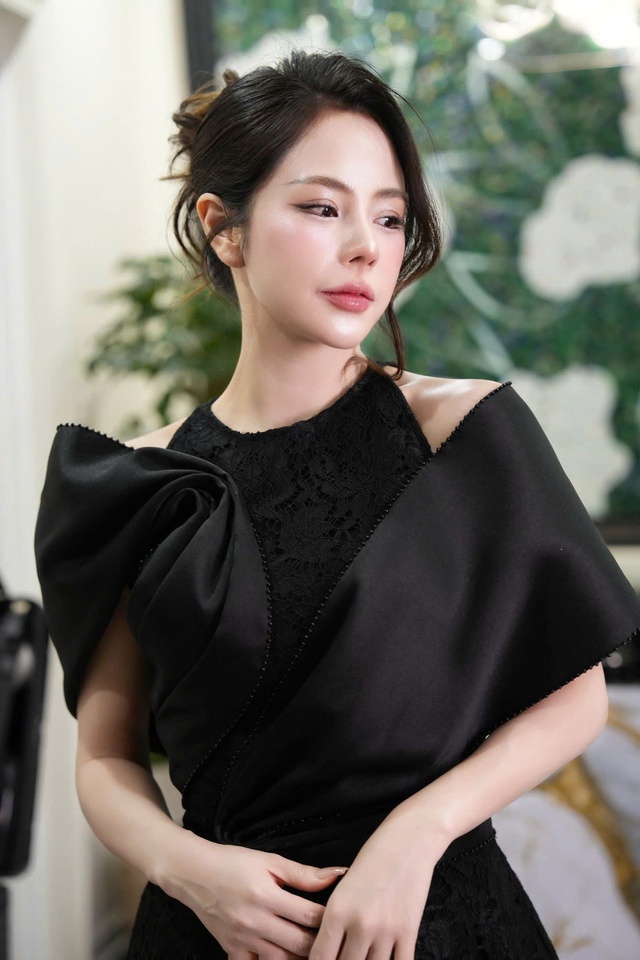 Vợ Huỳnh Anh trải lòng sau khi mất con: "Bác sĩ nói em bé không còn nữa, hai vợ chồng ôm nhau khóc"- Ảnh 1. Vợ Huỳnh Anh trải lòng sau khi mất con: "Bác sĩ nói em bé không còn nữa, hai vợ chồng ôm nhau khóc"- Ảnh 1.