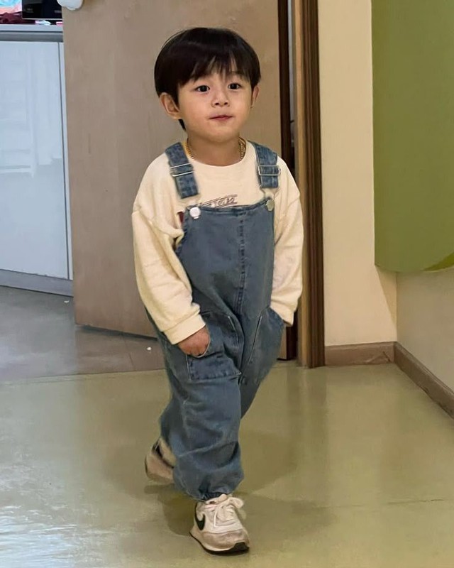 Nếu nhà có con trai, bố mẹ dù vô tư đến đâu cũng đừng thể hiện những quan điểm này trước mặt con- Ảnh 2.