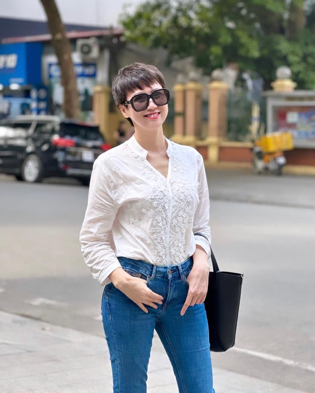 Mẹ vợ hot nhất làng bóng đá gây sốt với nhan sắc mỹ nhân thập niên 90, U50 mà trẻ đẹp ngỡ ngàng- Ảnh 3.