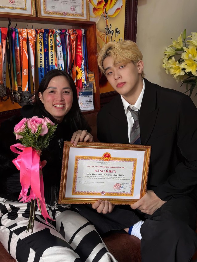 "Cực phẩm" tuyển võ Việt Nam gây bão với visual chuẩn nam thần, nhìn sang loạt bằng khen, huy chương mới thực sự "choáng"!- Ảnh 5.