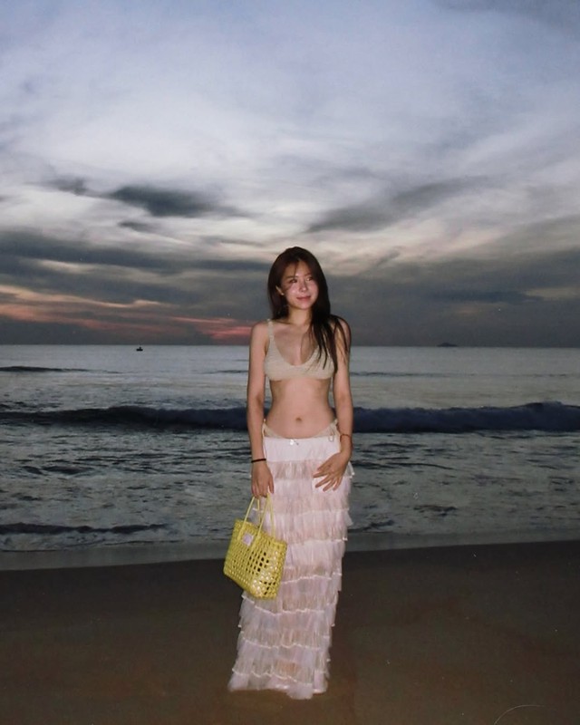 Góc nghiêng suýt nhầm thành Lưu Diệc Phi của vợ Quân AP: "Mũi này là thật hả?- Ảnh 16. Góc nghiêng suýt nhầm thành Lưu Diệc Phi của vợ Quân AP: "Mũi này là thật hả?- Ảnh 16.