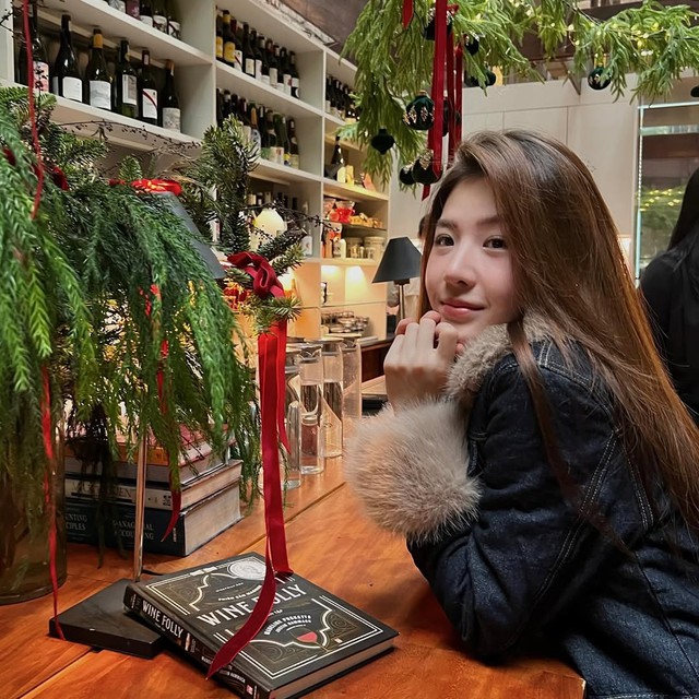 Góc nghiêng suýt nhầm thành Lưu Diệc Phi của vợ Quân AP: "Mũi này là thật hả?- Ảnh 12. Góc nghiêng suýt nhầm thành Lưu Diệc Phi của vợ Quân AP: "Mũi này là thật hả?- Ảnh 12.