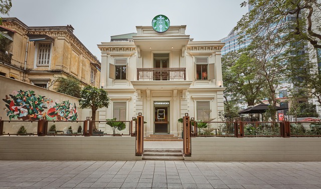 Starbucks "ôm" loạt vị trí vàng tỷ đồng - ván cược mặt bằng tại Việt Nam- Ảnh 1.