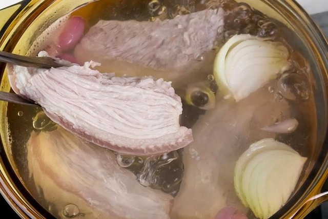 Đây là kẻ thù của mùi hôi thịt lợn: Cho vào khi luộc, thịt thơm ngọt, không mất chất- Ảnh 3.