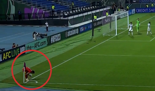 Nụ hôn phép màu lên bóng của Đình Bắc- Ảnh 1.