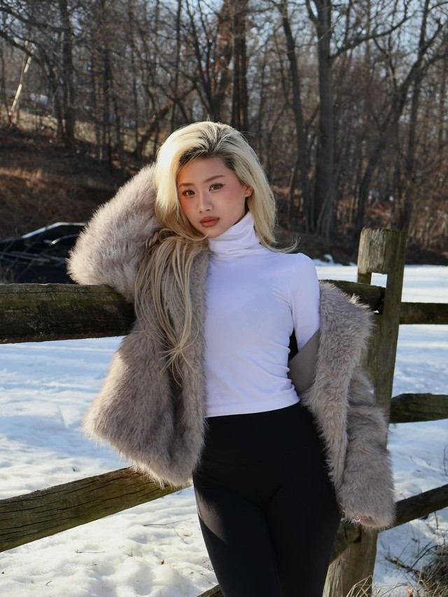 Louis Phạm không cần hở bạo vẫn xinh hết nấc, cực tình bên bạn trai Việt kiều bất chấp loạt drama- Ảnh 1.