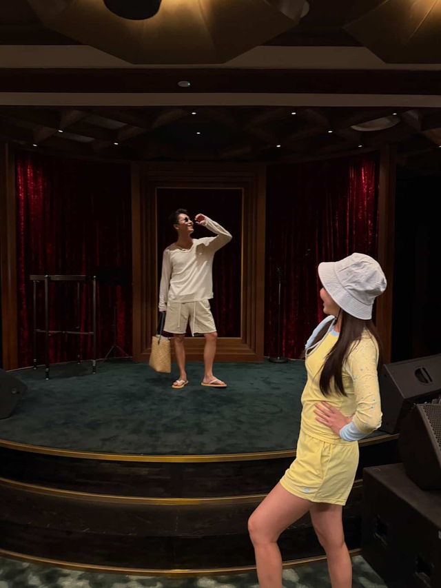 Cặp chị - em hẹn hò mà cả showbiz Việt đều biết: Bị hội bạn khui sạch hint, lộ cả chuyện ra mắt gia đình- Ảnh 2. Cặp chị - em hẹn hò mà cả showbiz Việt đều biết: Bị hội bạn khui sạch hint, lộ cả chuyện ra mắt gia đình- Ảnh 2.