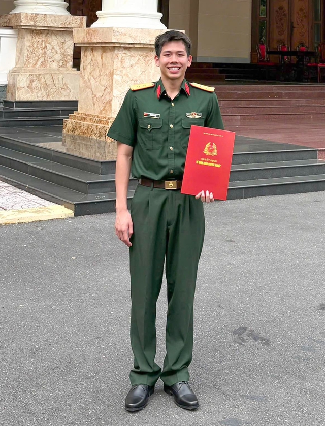 Trung úy QNCN Quang Thuấn - em trai Ánh Viên khoe visual chuẩn "nam thần" bơi lội thế hệ mới đón sinh nhật tuổi 20- Ảnh 2.