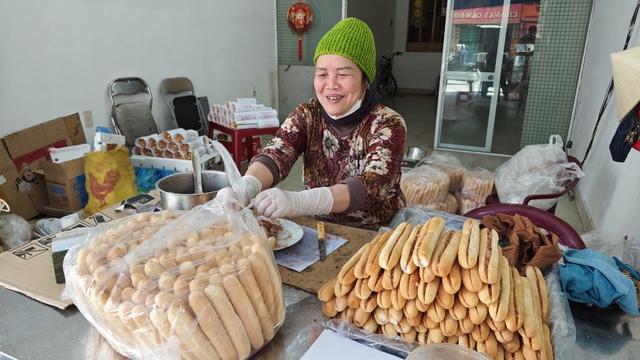 Về Hải Phòng gặp người bán pate truyền thống, lượng khách giảm 60%: “Chúng tôi không có quan hệ gì với pate Cột Đèn kia”- Ảnh 6.