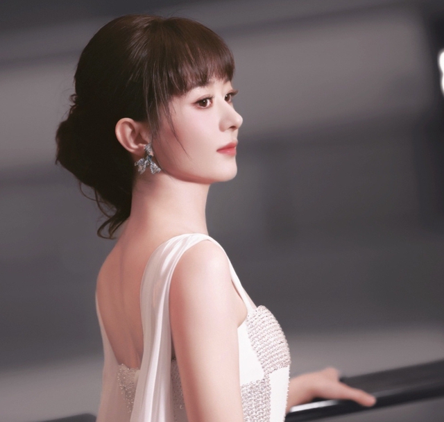 Triệu Lệ Dĩnh biến thành "ma cà rồng" đấy à?- Ảnh 4.